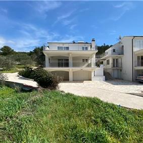 6 Bedroom Beachfront Villa with Heated Pool near Vela Luka on Korcula Island, Sleep 12